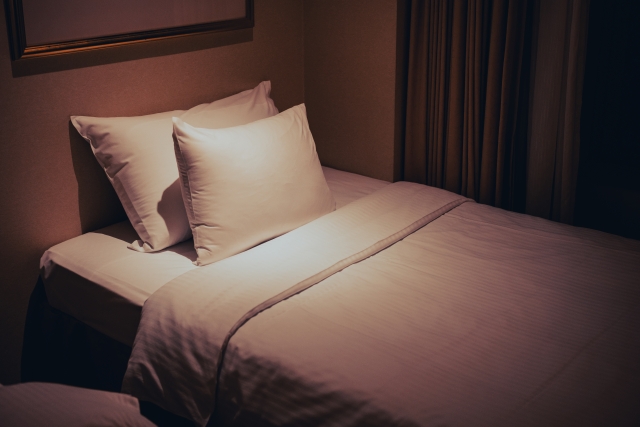 ホテル チェックイン 遅れる 3 時間