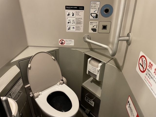 新幹線列車内のトイレの場所